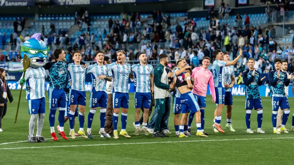 El Pizarron | El Malaga vive y muere en las areas